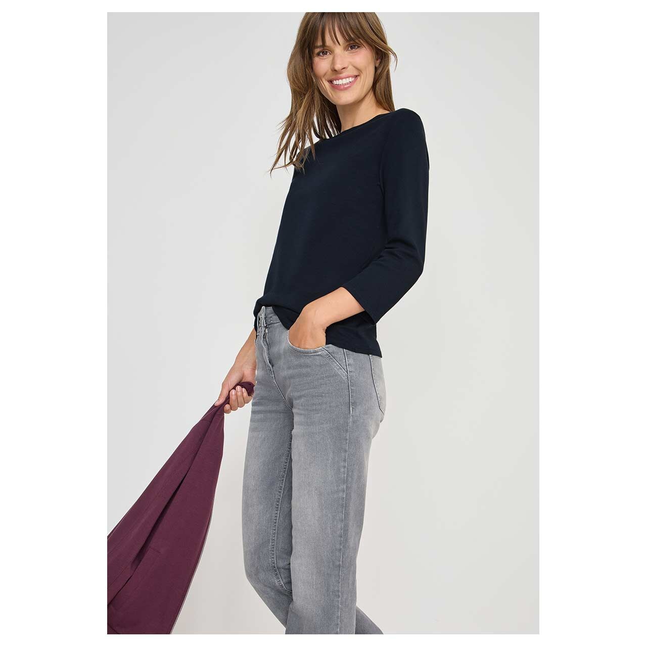 Damen 3/4 Arm Shirt Basic Boatneck von Cecil in Dunkelblau, Vorderansicht am Model