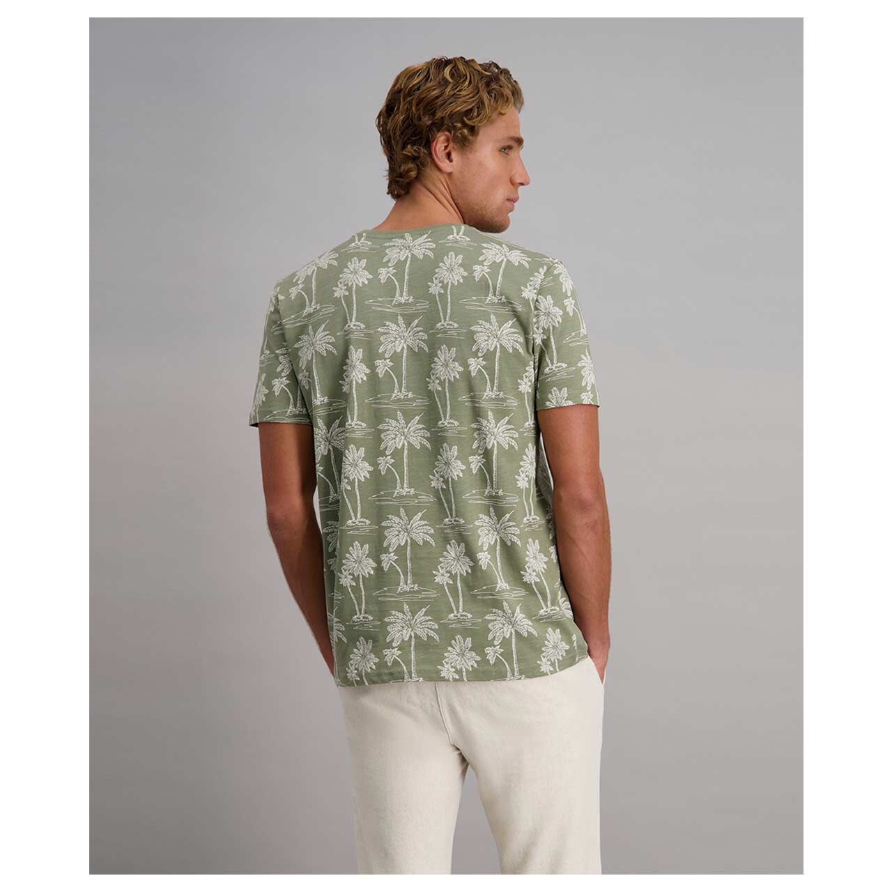 Pioneer Herren T-Shirt in Grün mit Print, Rückansicht Model