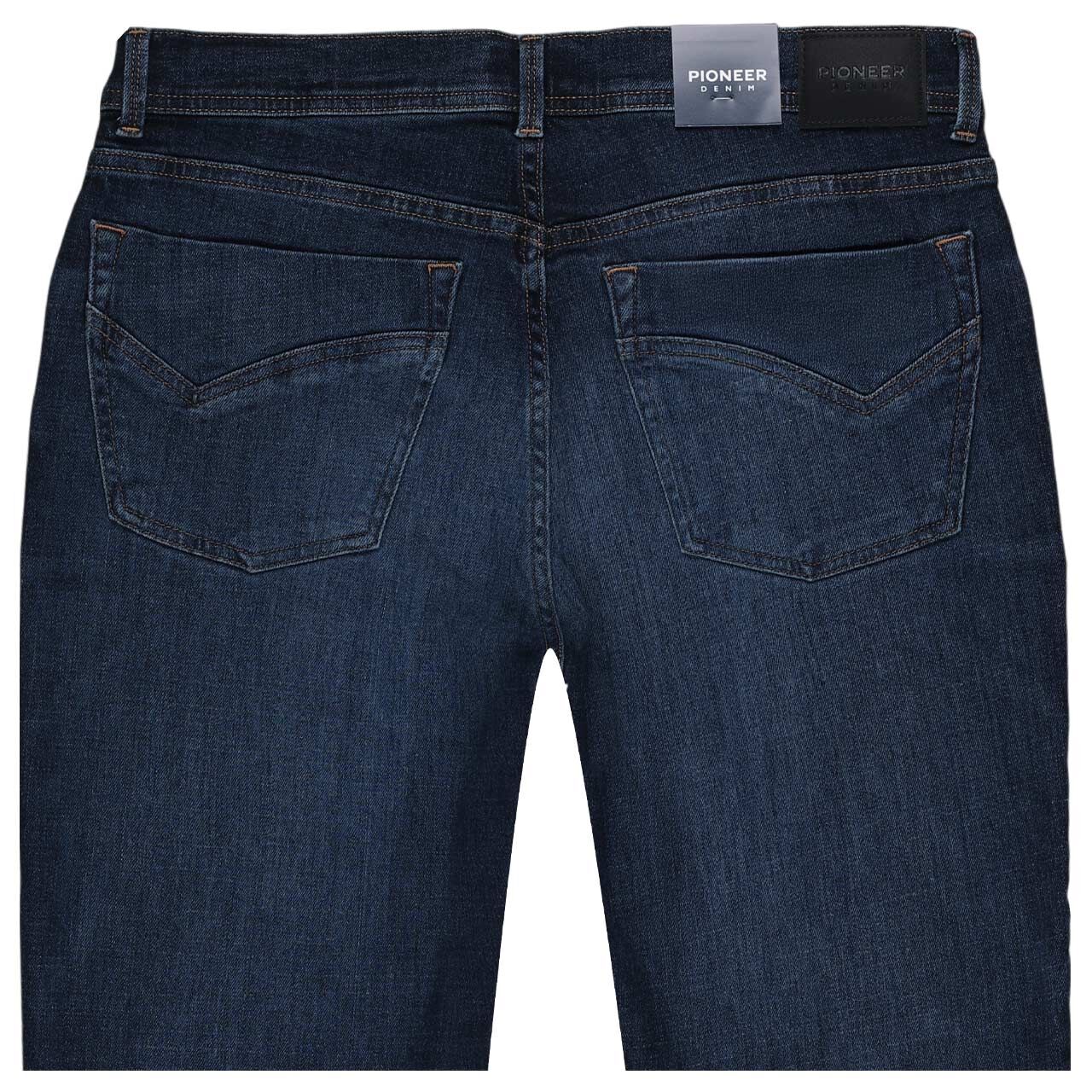 Stretch Herrenjeans Rando in Dunkelblau angewaschen von Pioneer, detaillierte Rückansicht