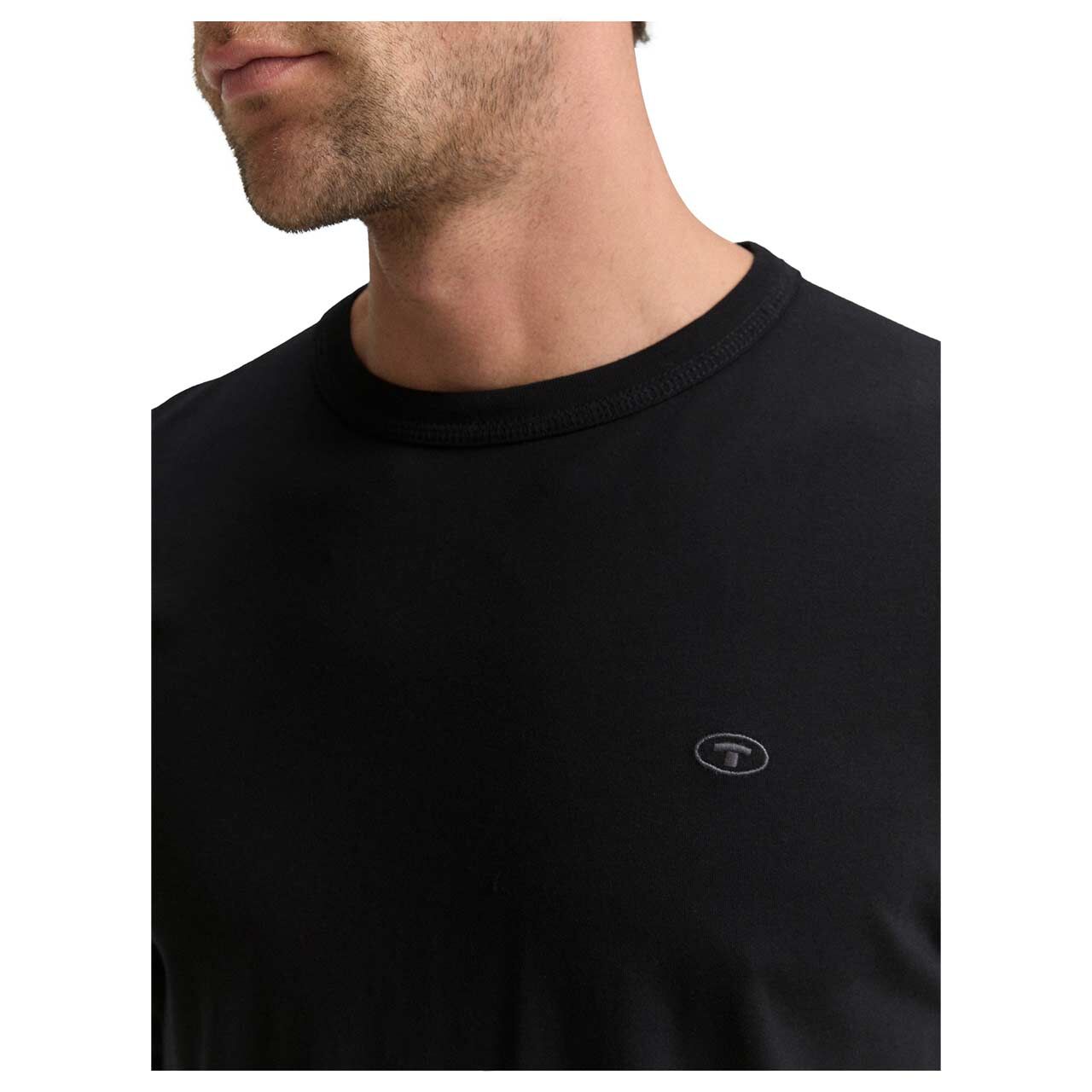 Herren Langarm Shirt von Tom Tailor in Schwarz, Detailansicht Oberkörper am Model