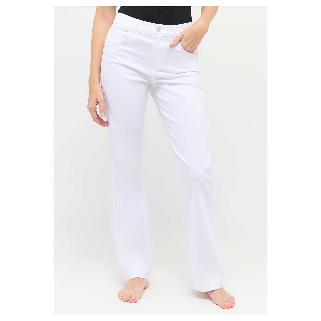 Damenjeans Lara von Angels in Weiß, Vorderansicht am Modell