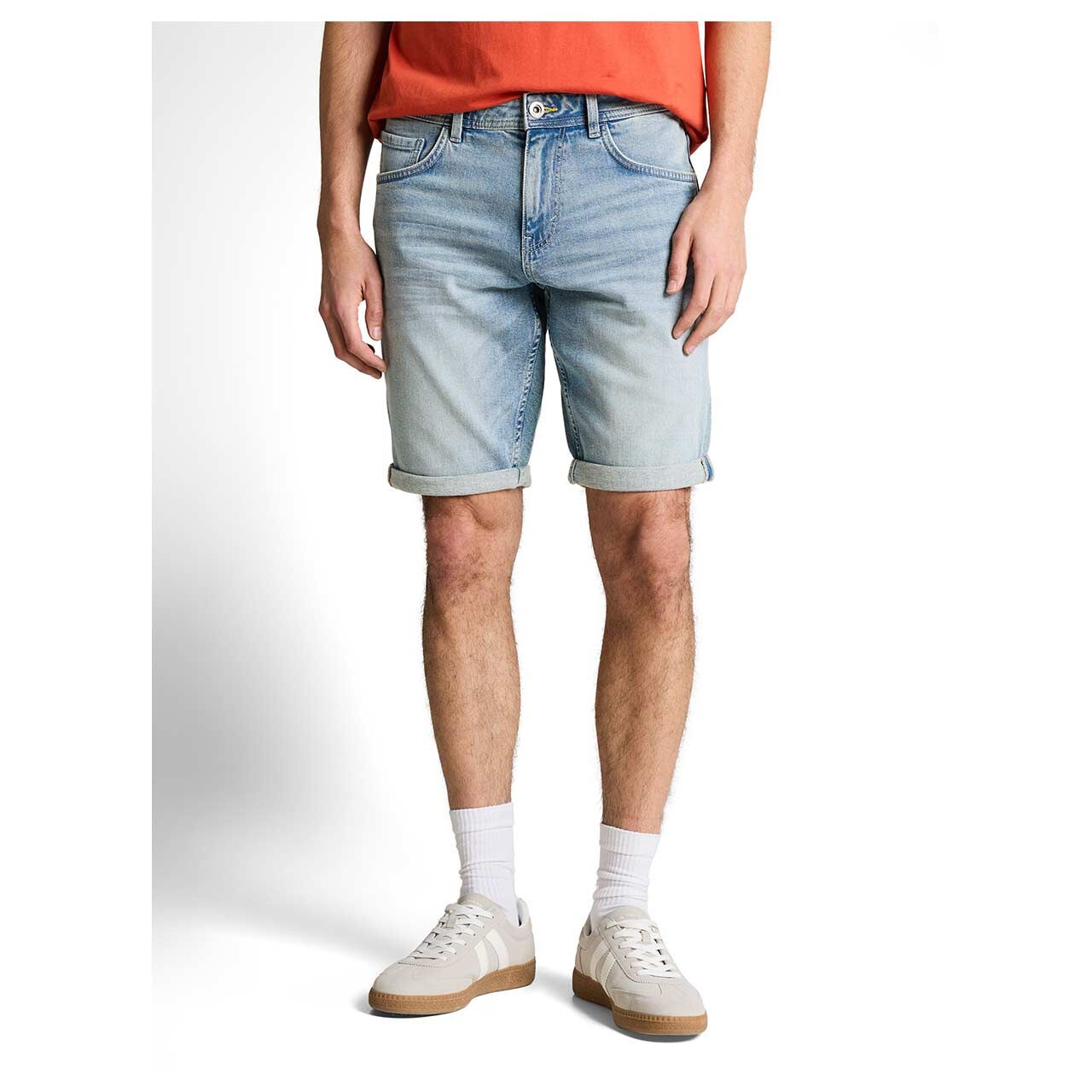 Herren Jeans Bermuda Josh von Tom Tailor in Hellblau angewaschen, Vorderansicht am Model