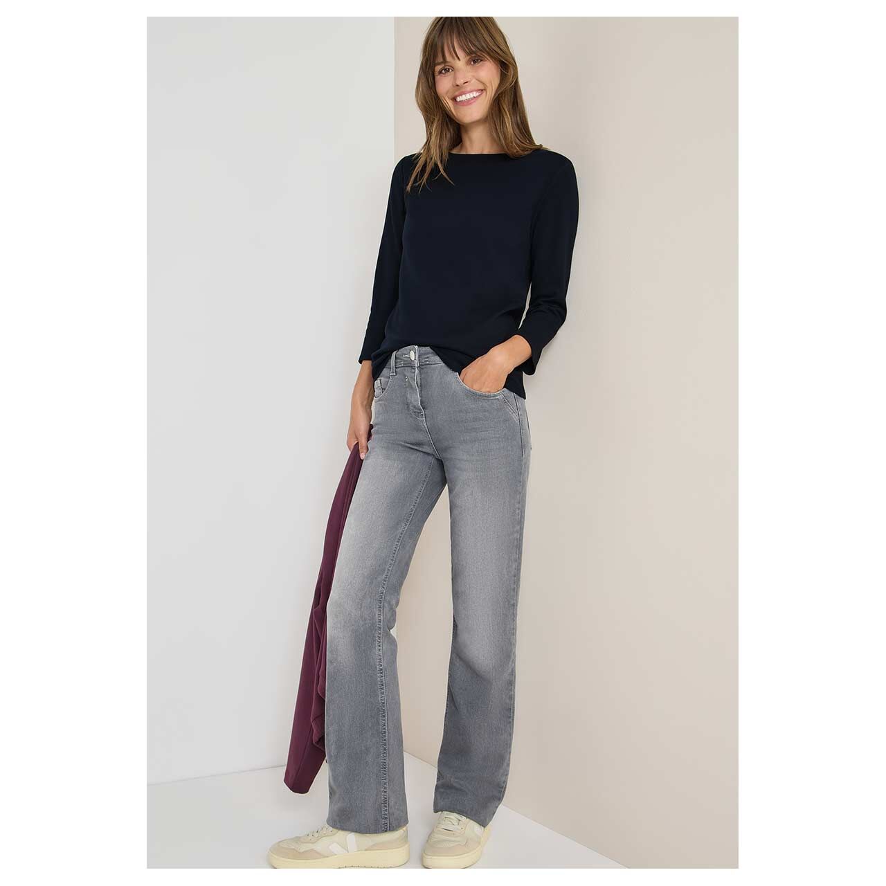 Damen 3/4 Arm Shirt Basic Boatneck von Cecil in Dunkelblau, Ganzkörperansicht am Model