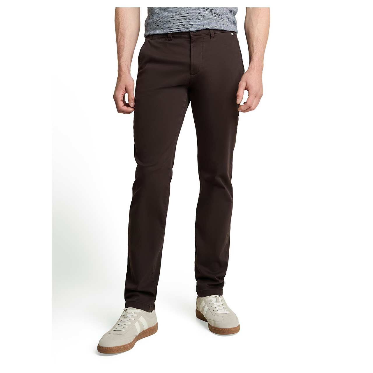 Herren Chinohose Simon von Tom Tailor in Dunkelbraun, Vorderansicht am Model