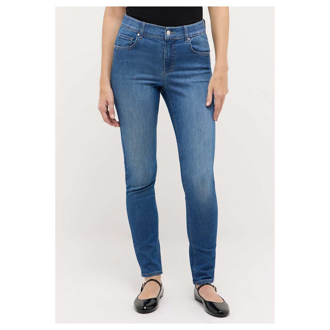 Stretch Damenjeans Skinny Shape von Angels in Blau angewaschen, Vorderansicht am Model