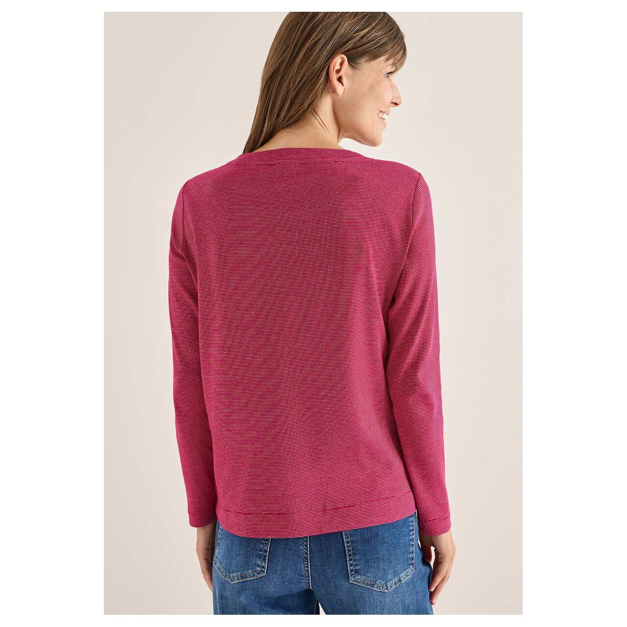 Damen Langarm Shirt Small Striped Boatneck von Cecil in Magenta gestreift, Rückansicht am Model