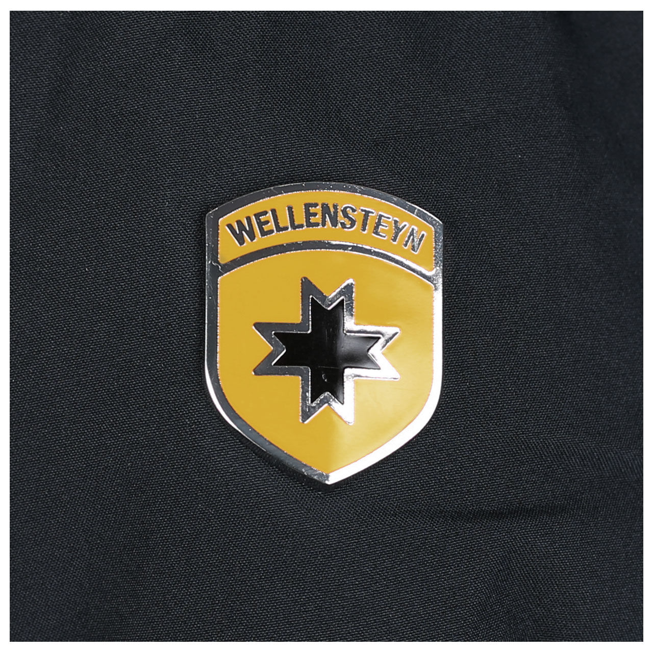 wellensteyn-jacke-stardust-midnightblue-detail Herren Jacke Starstream von Wellensteyn in Mitternachtsblau, Logo