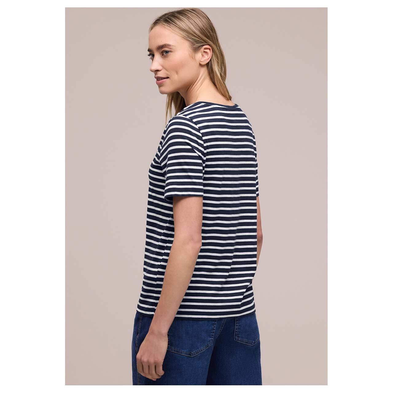 Damen T-Shirt Gerda von Street One in Dunkelblau gestreift, Rückansicht am Model