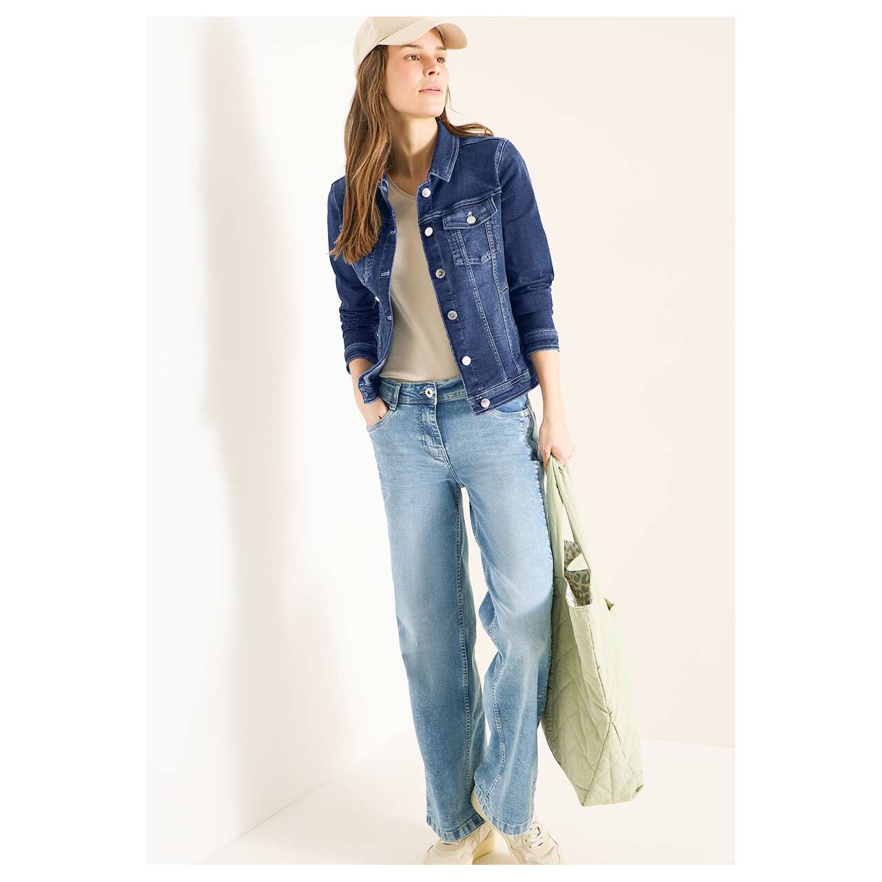 Damen Jeansjacke von Cecil in Blau verwaschen, Ganzkörperansicht