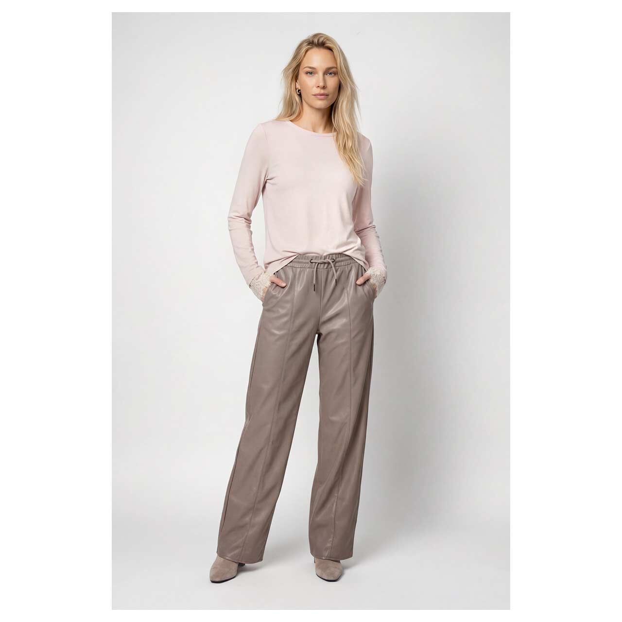 Damen Langarm Shirt von Monari in Rosa, Seitansicht am Model