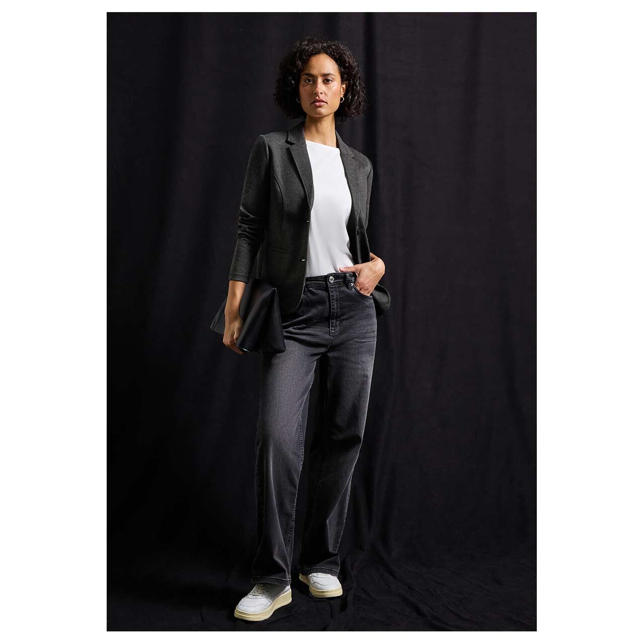 Damen Blazer Basic von Street One in Schwarz meliert, Ganzkörperansicht am Model