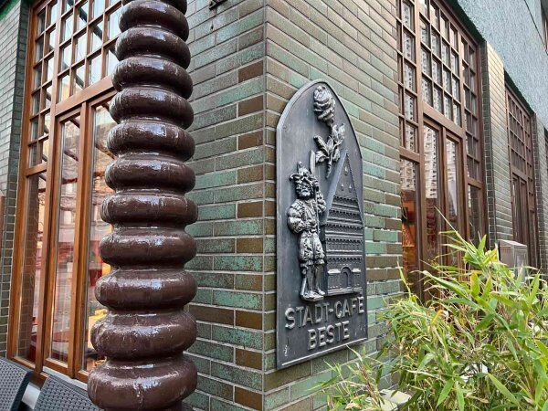 Ein Foto von dem Schild der Stadtcafé Konditorei "Beste".