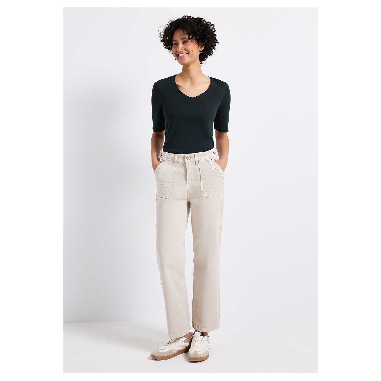 Damen T-Shirt Palmira von Street One in Dunkelgrün, Ganzkörperansicht Outfit Modell