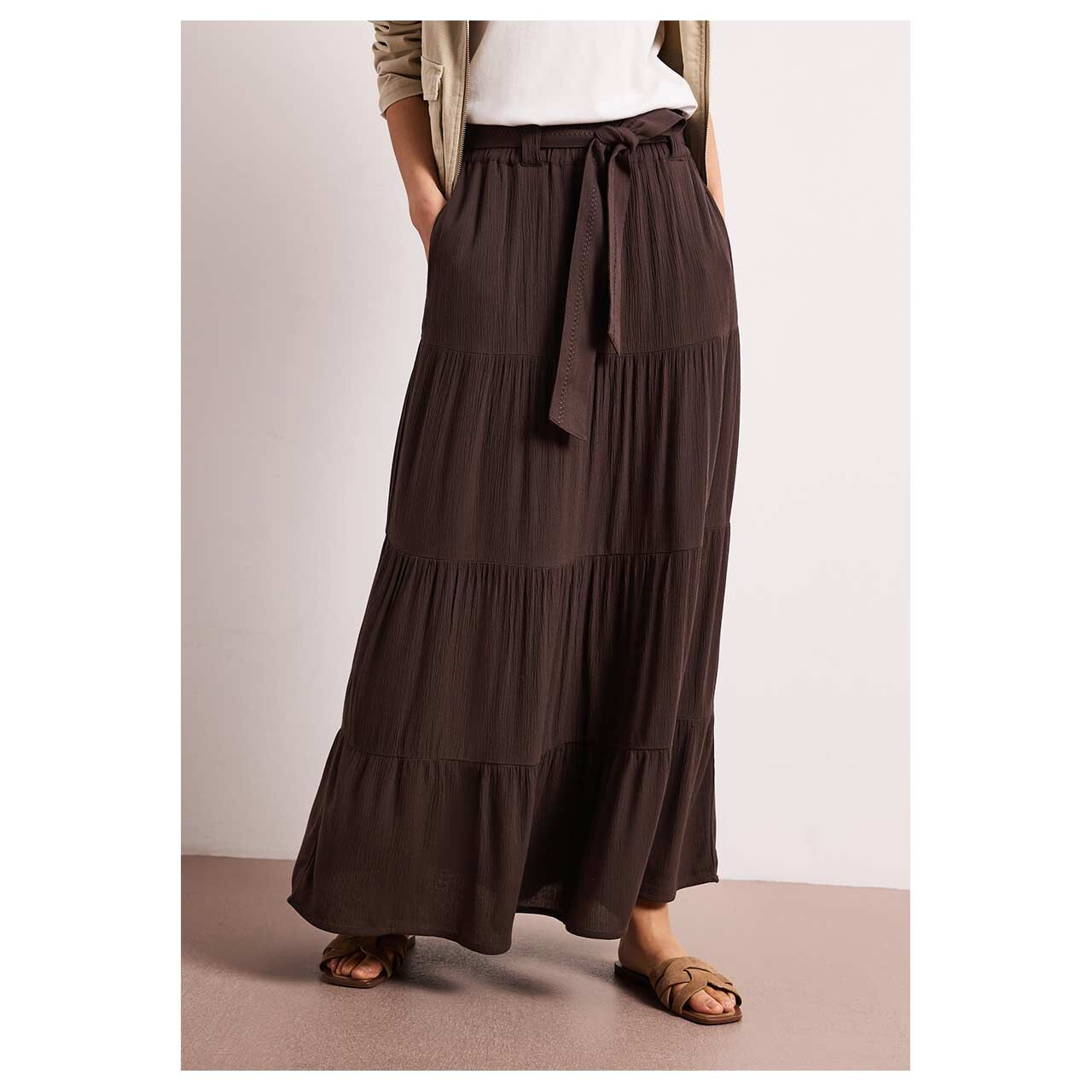 Damen Rock Maxi Volant von Street One in Dunkelbraun, Vorderansicht am Model