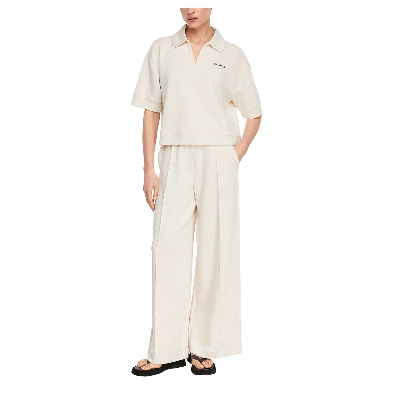 Damen Poloshirt von Comma in Beige mit Print, Ganzkörperansicht am Model