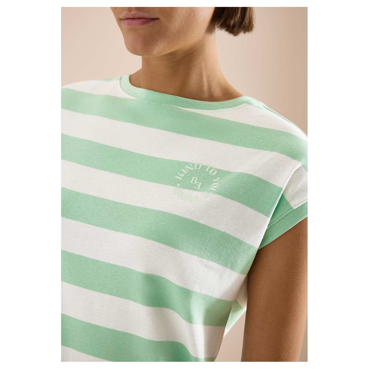 Damen T-Shirt Striped Be Kind von Cecil in Hellgrün gestreift, detaillierte Vorderansicht am Model