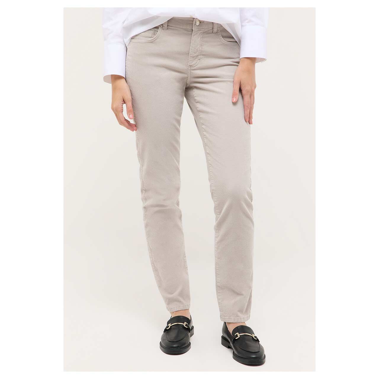 Stretch Damen Cordhose Cici von Angels in Hellbeige, Vorderansicht am Model