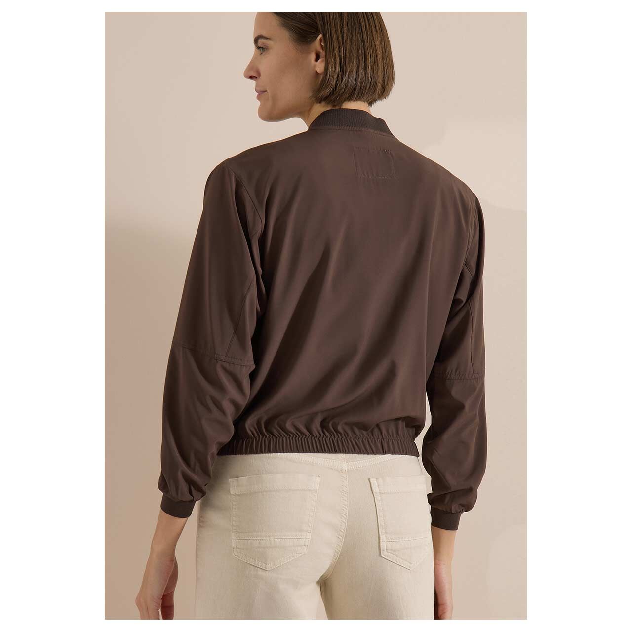 Damen Jacke Light Travel Blouson von Cecil in Dunkelbraun, Rückansicht am Model