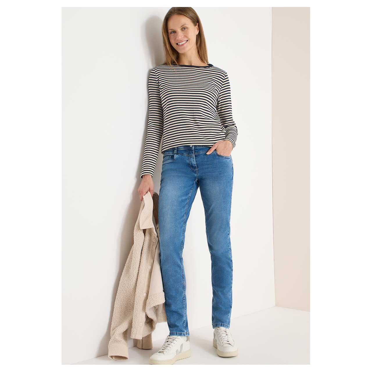 Damen Langarm Shirt Vertical Structure Boatneck von Cecil in Dunkelblau gestreift, Ganzkörperansicht am Model