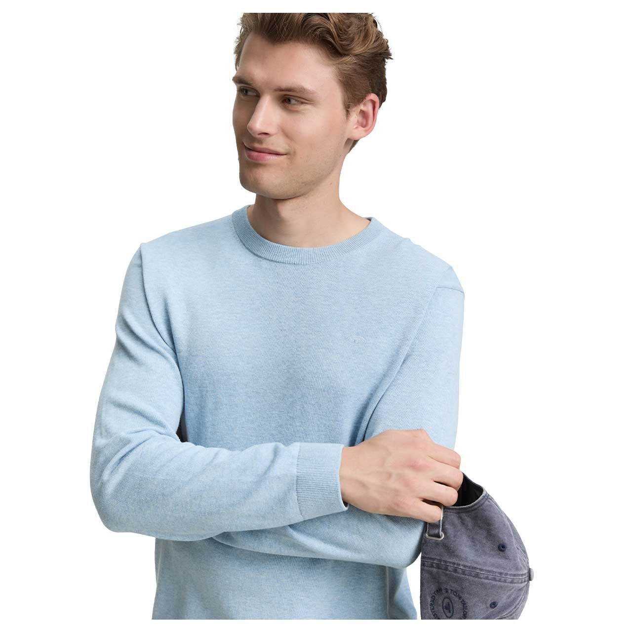 Herren Pullover Basic Crewneck Knit von Tom Tailor in Hellblau meliert, Detailansicht vorne am Model