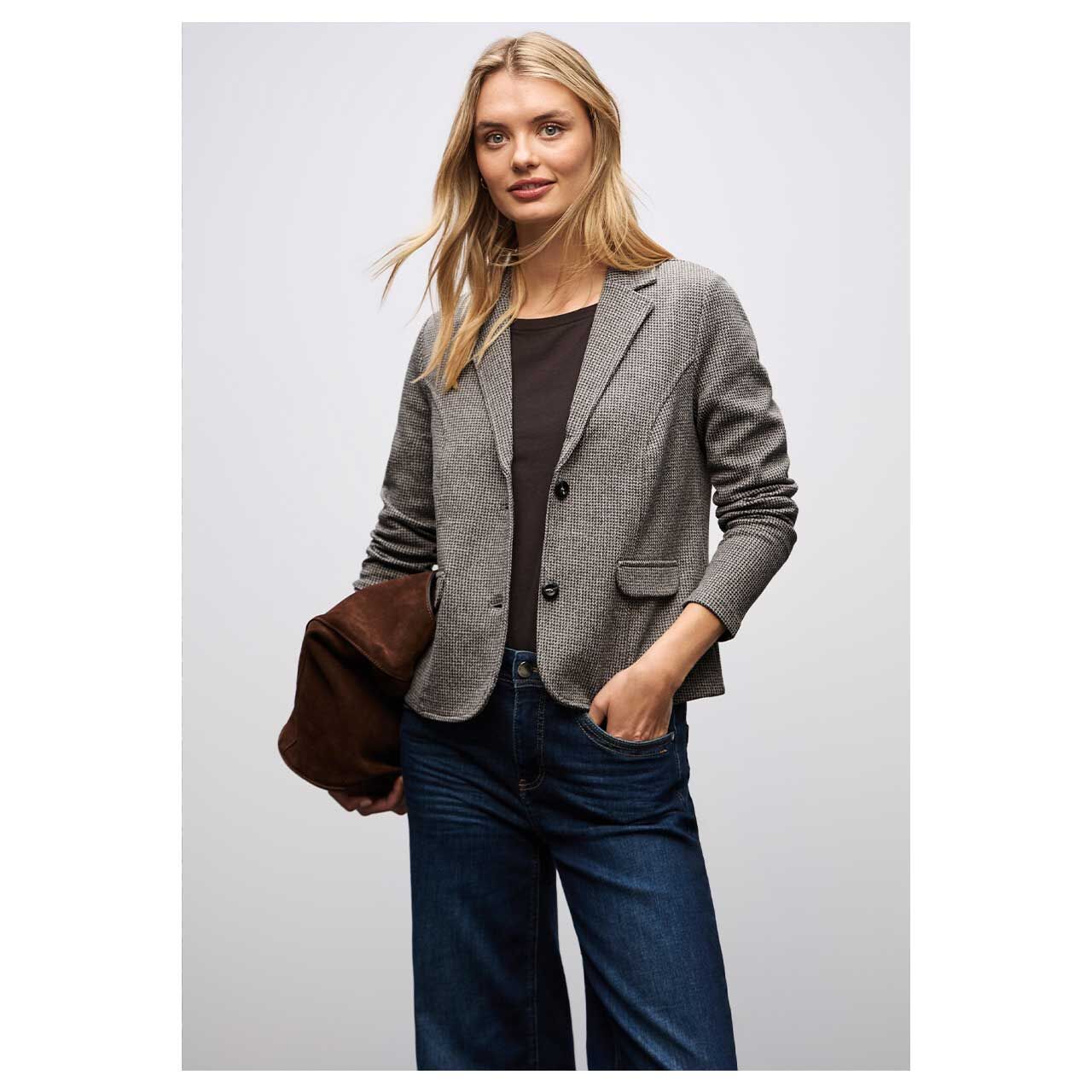 Damen Blazer Basic von Street One in Dunkelbraun mit Print, Vorderansicht am Model