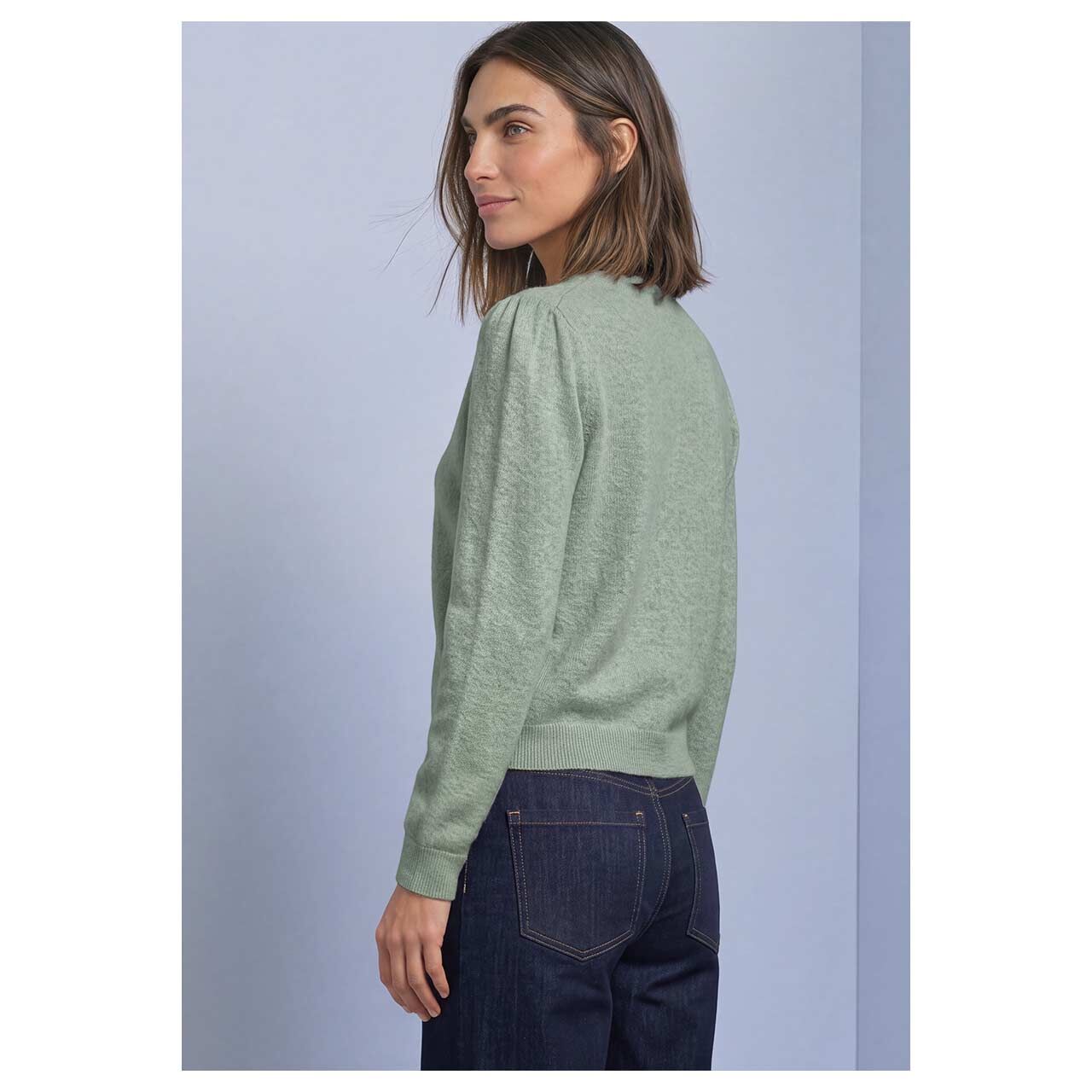 Damen Strickjacke Cosy Roundneck Cardigan von Street One in Grün meliert, Rückansicht am Model