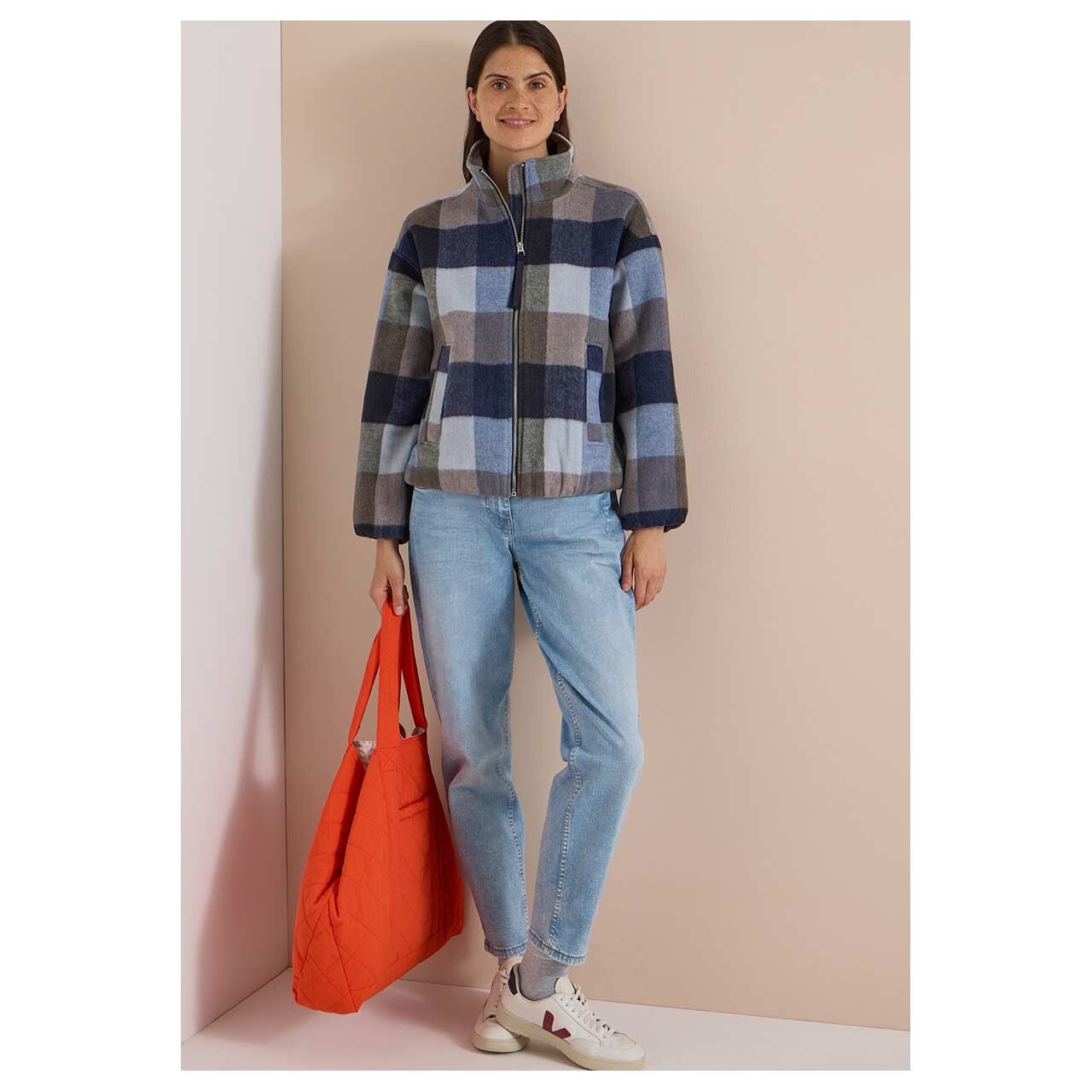 Damen Jacke Blouson Check von Cecil in Dunkelblau kariert, Ganzkörperansicht am Model