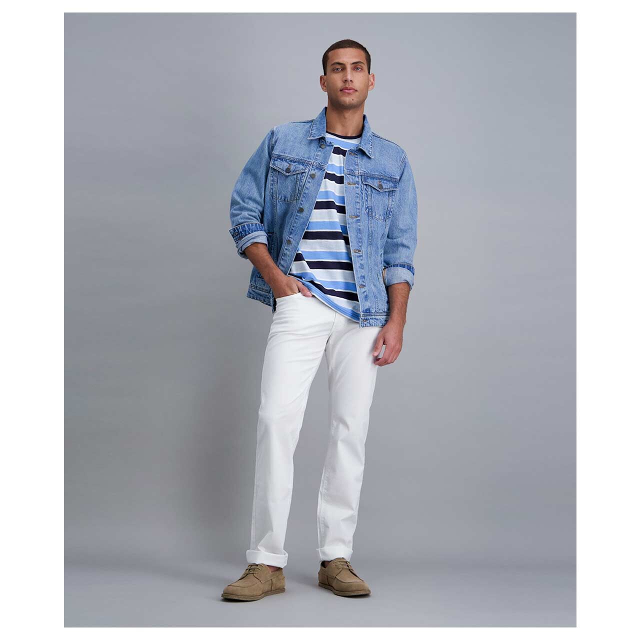 Stretch Herren Baumwollhose Rando in Weiß von Pioneer, Vorderansicht am Model mit Jacke