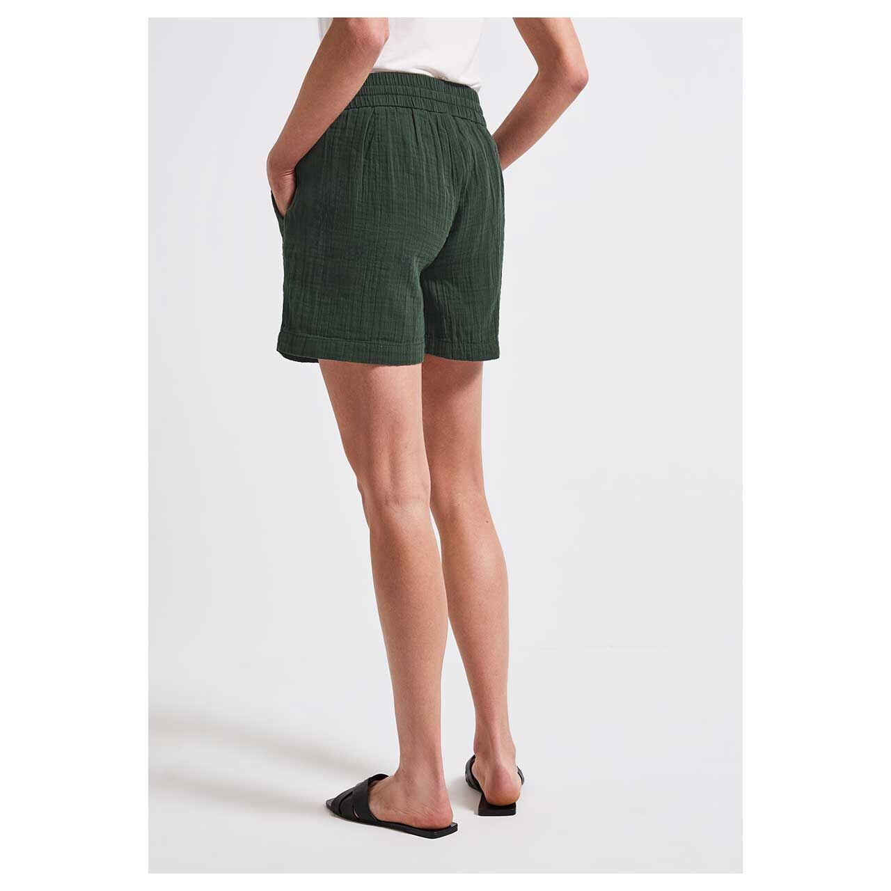 Rückansicht der Damen Musselin Shorts von Street One in Dunkelgrün 