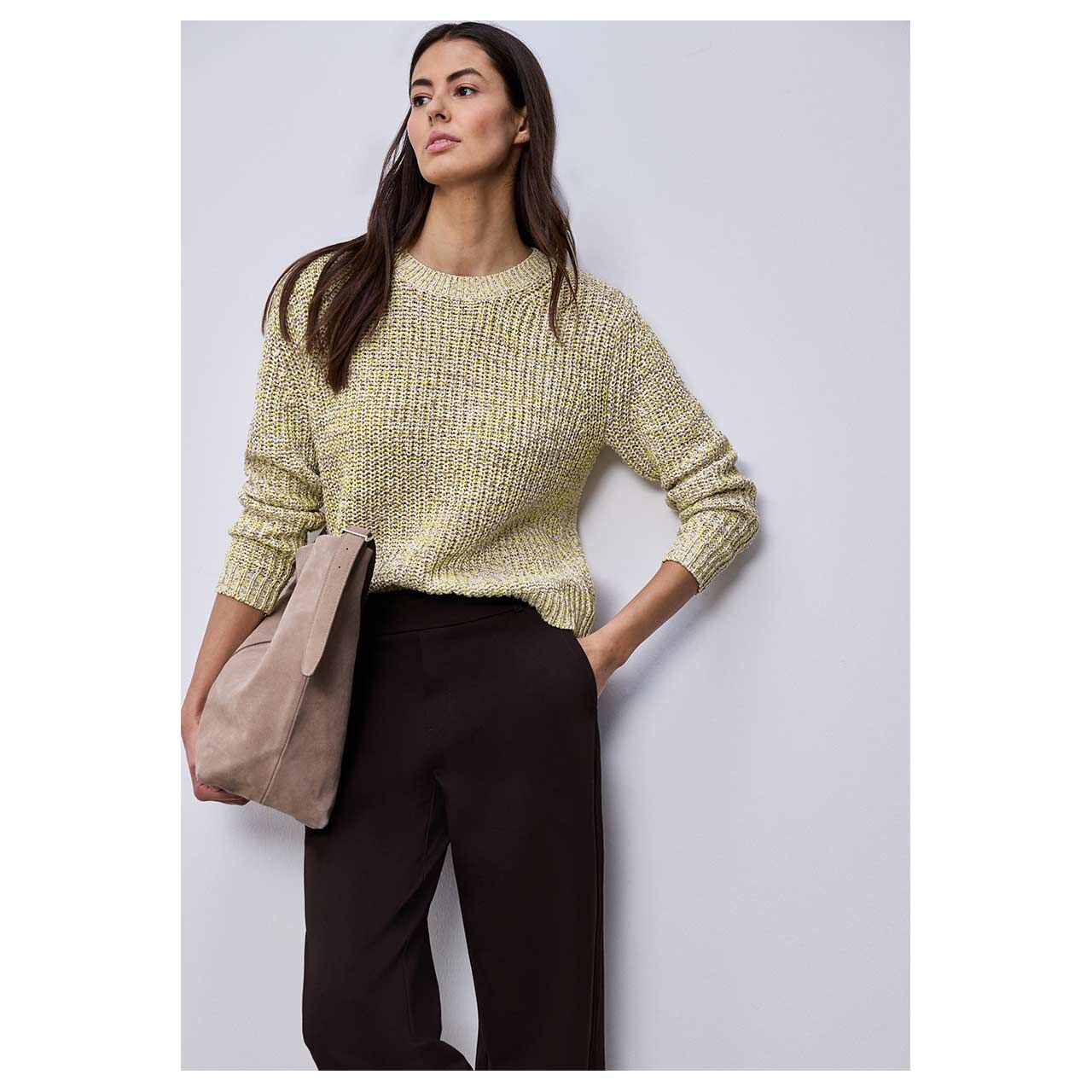 Damen Pullover Tape Yarn Multicolor Sweater von Street One in Gelb meliert, Ganzkörperansicht am Model