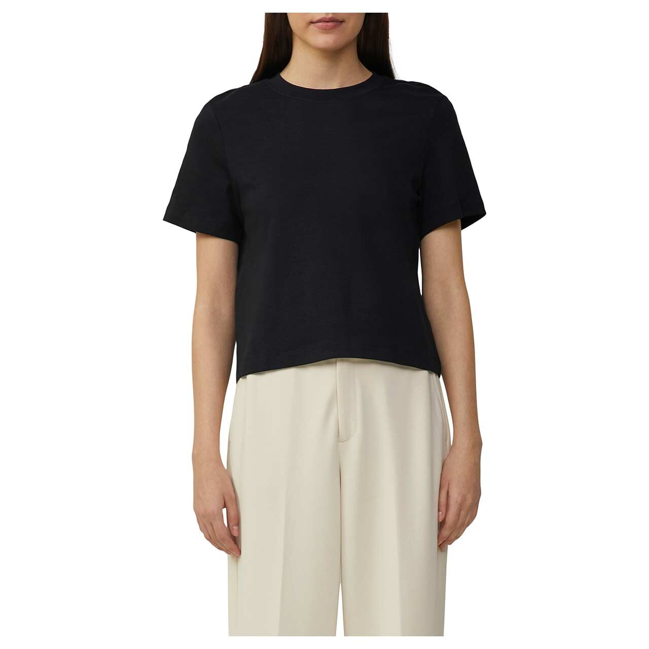 Damen T-Shirt von s.Oliver in Schwarz mit der Farbnummer 9999, detaillierte Vorderansicht am Model