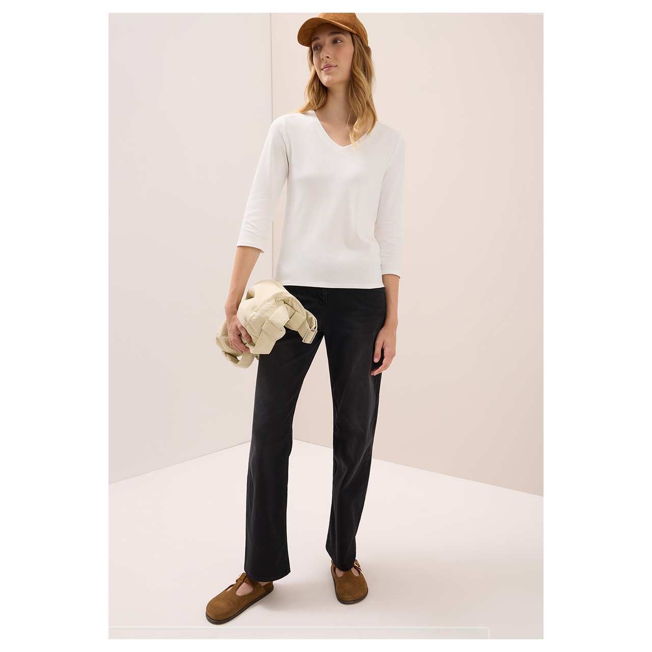 Damen 3/4 Arm Shirt Basic V-Neck von Cecil in Cremeweiß, Ganzkörperansicht am Model