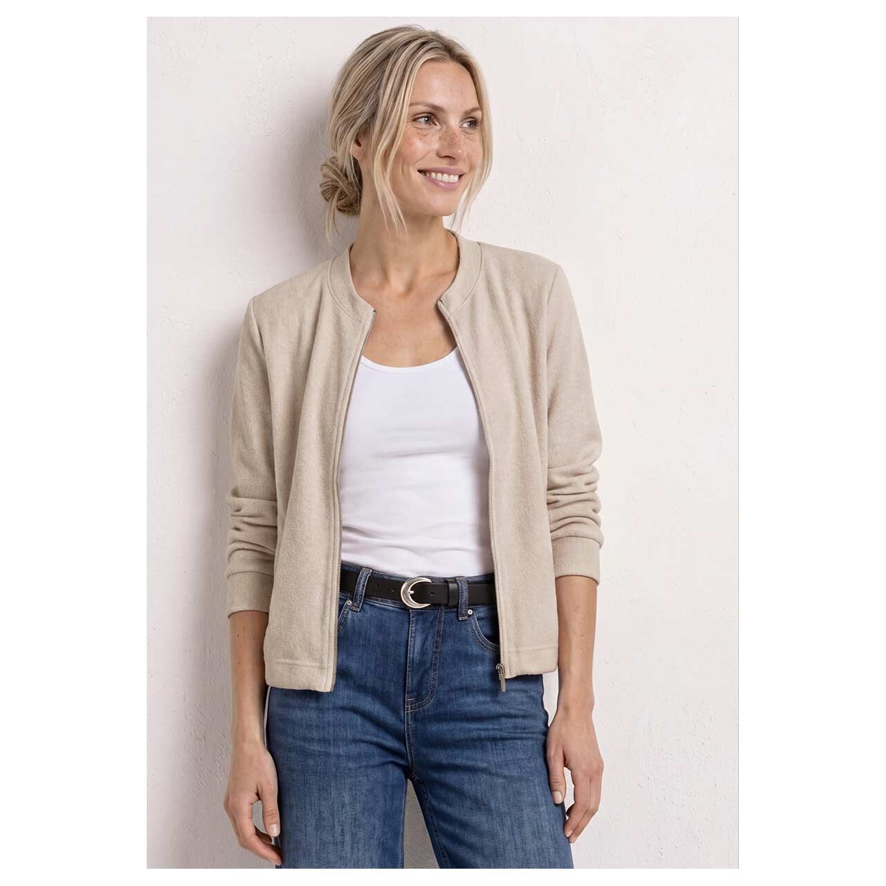 Damen Strickjacke Knit Look von Street One in Beige, Vorderansicht am Model