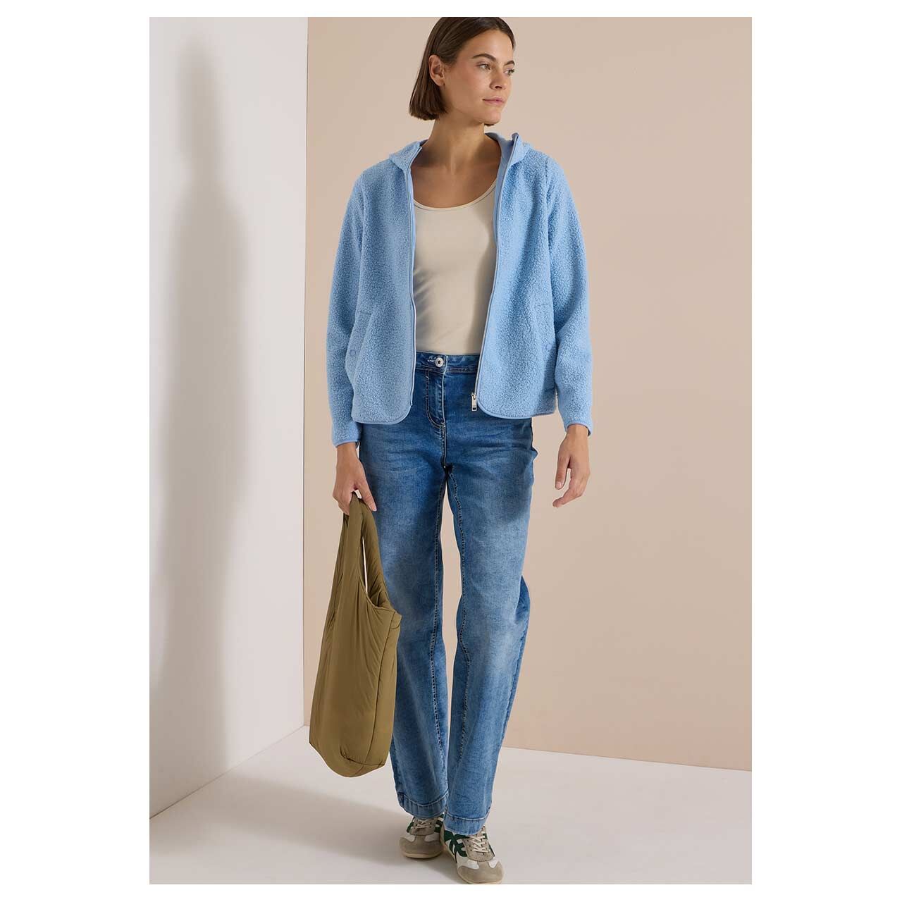 Damen Teddyjacke Solid Jacket von Cecil in Hellblau, Ganzkörperansicht am Model