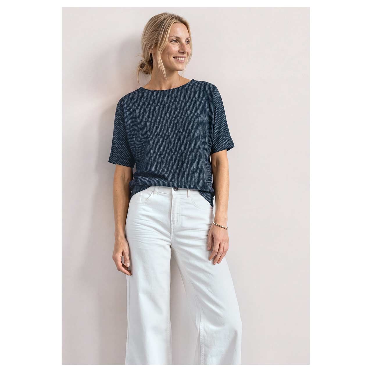 Damen T-Shirt Printed Bottom Cuff von Street One in Blau mit Print, Vorderansicht am Model