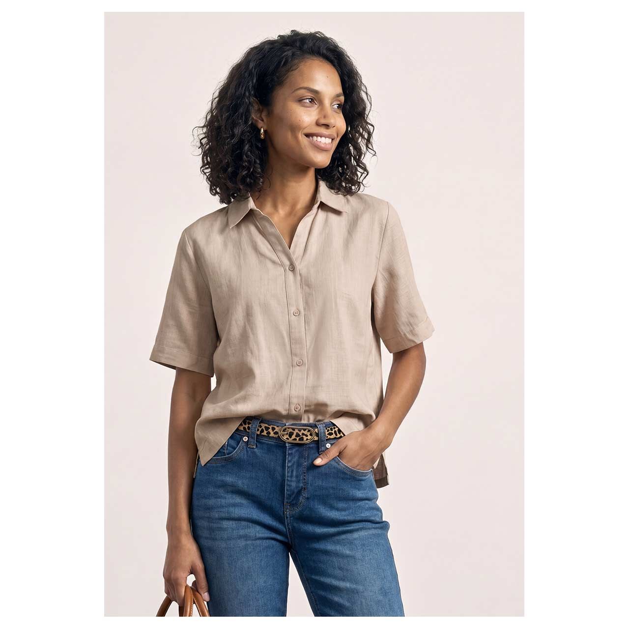 Damen Kurzarm Bluse Shirtcollar von Street One in Beige, Vorderansicht am Model