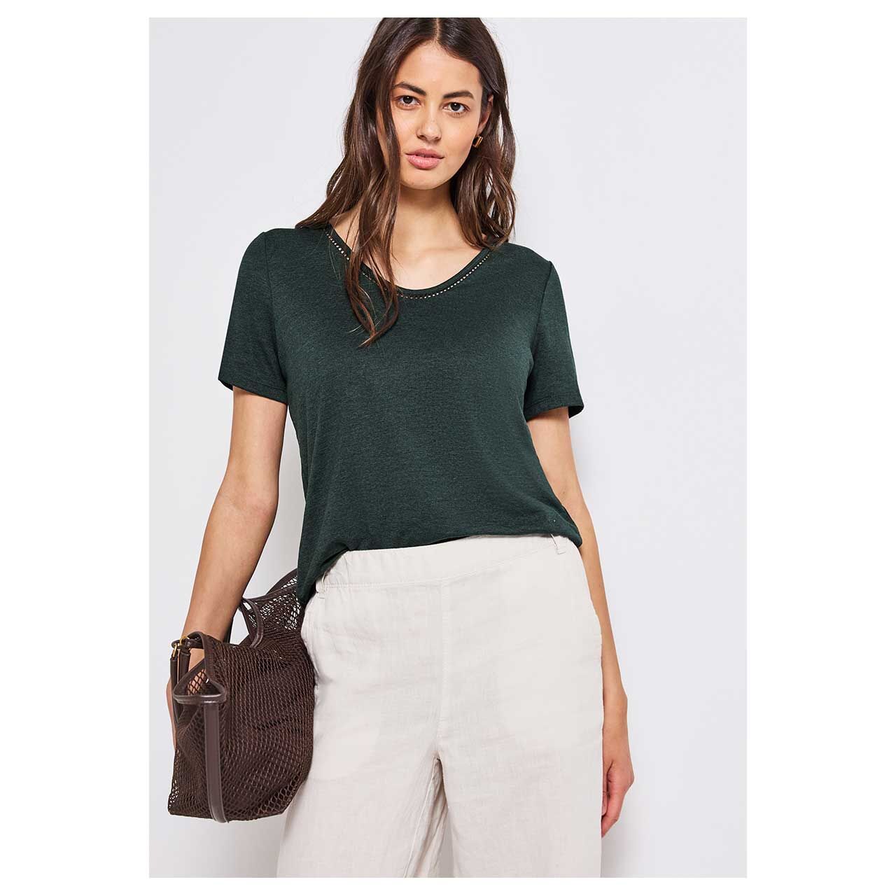 Damen T-Shirt Linen Look with Crochet von Street One in Dunkelgrün, Vorderansicht Oberkörper getragen