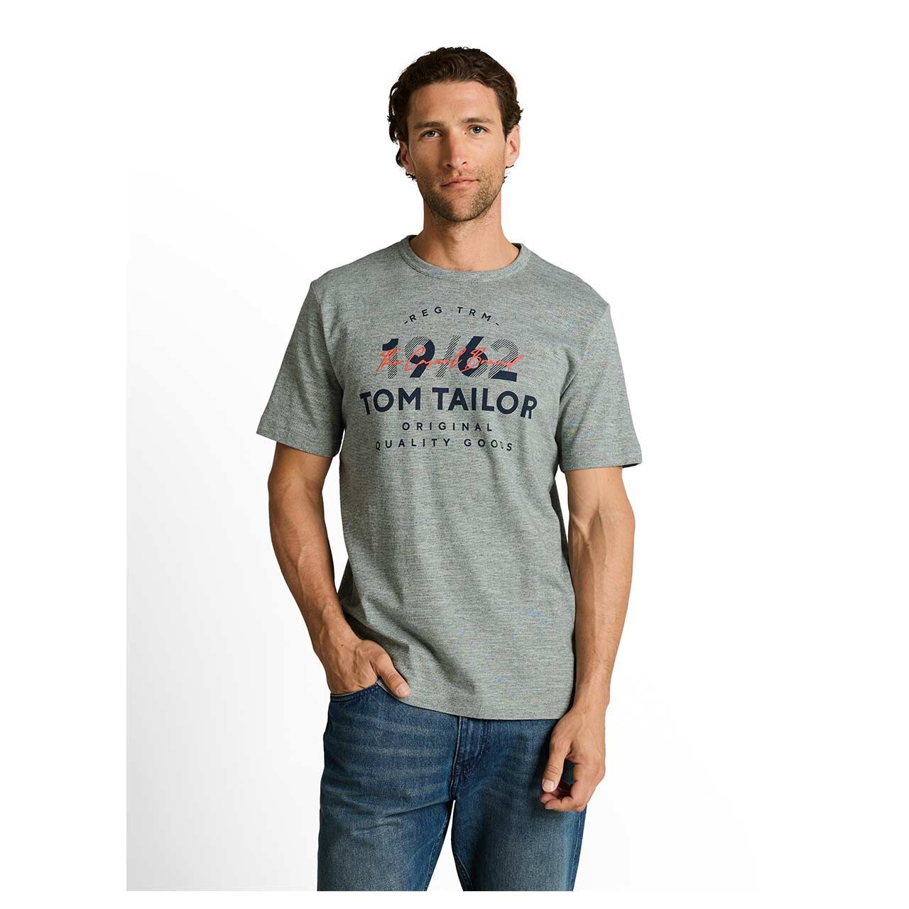 Herren T-Shirt Fine Stripe von Tom Tailor in Grau meliert mit Print, Vorderansicht mit Model