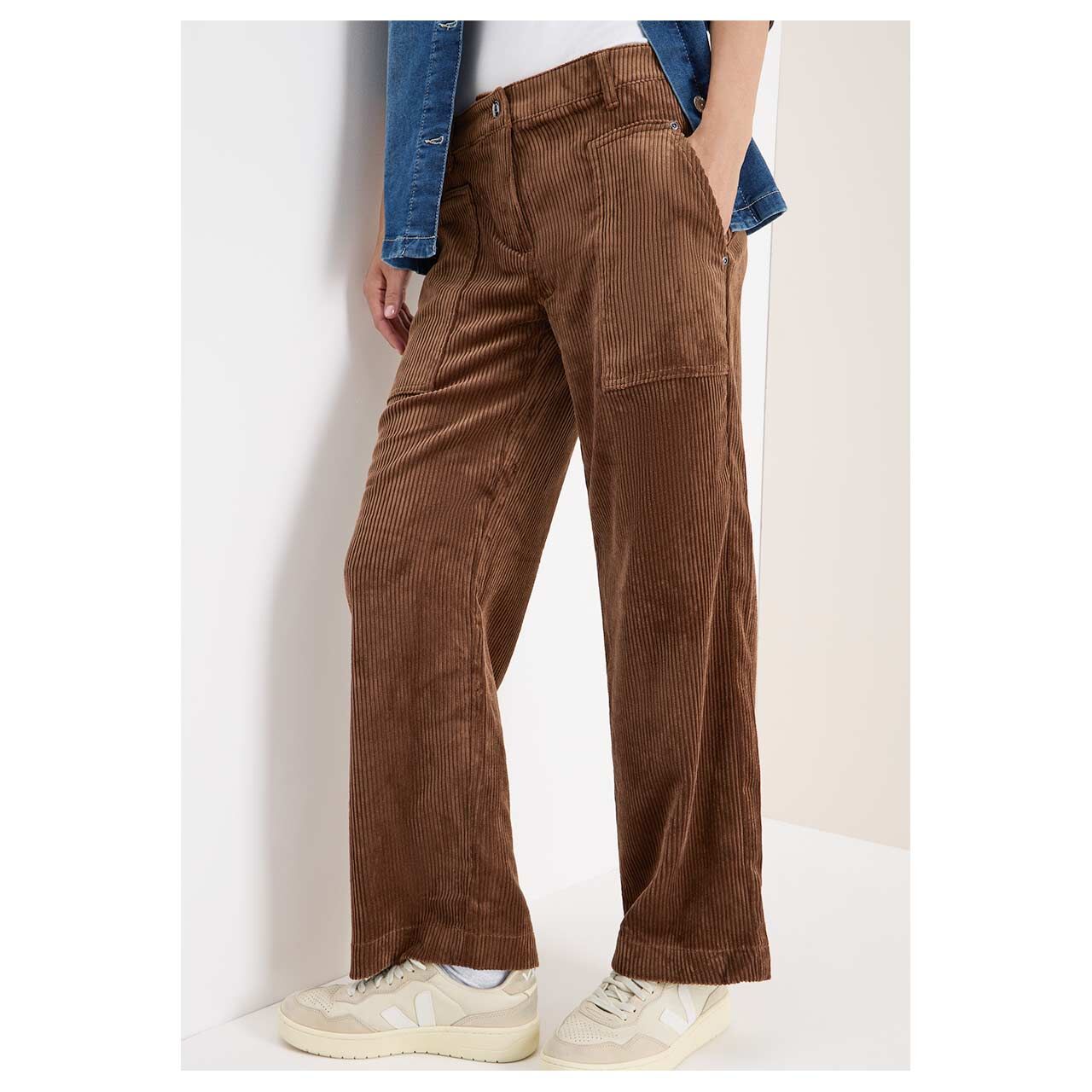 Damen Ankle Cordhose Neele von Cecil in Braun, Vorderansicht am Model