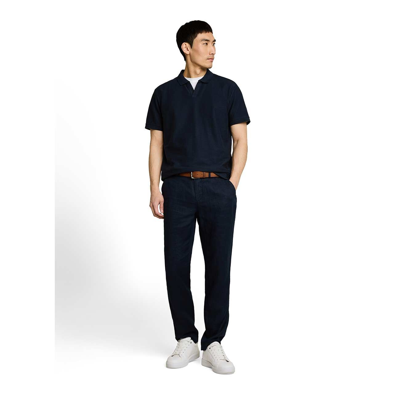Herren Poloshirt Resort Collar von Tom Tailor in Dunkelblau, Ganzkörperansicht am Model