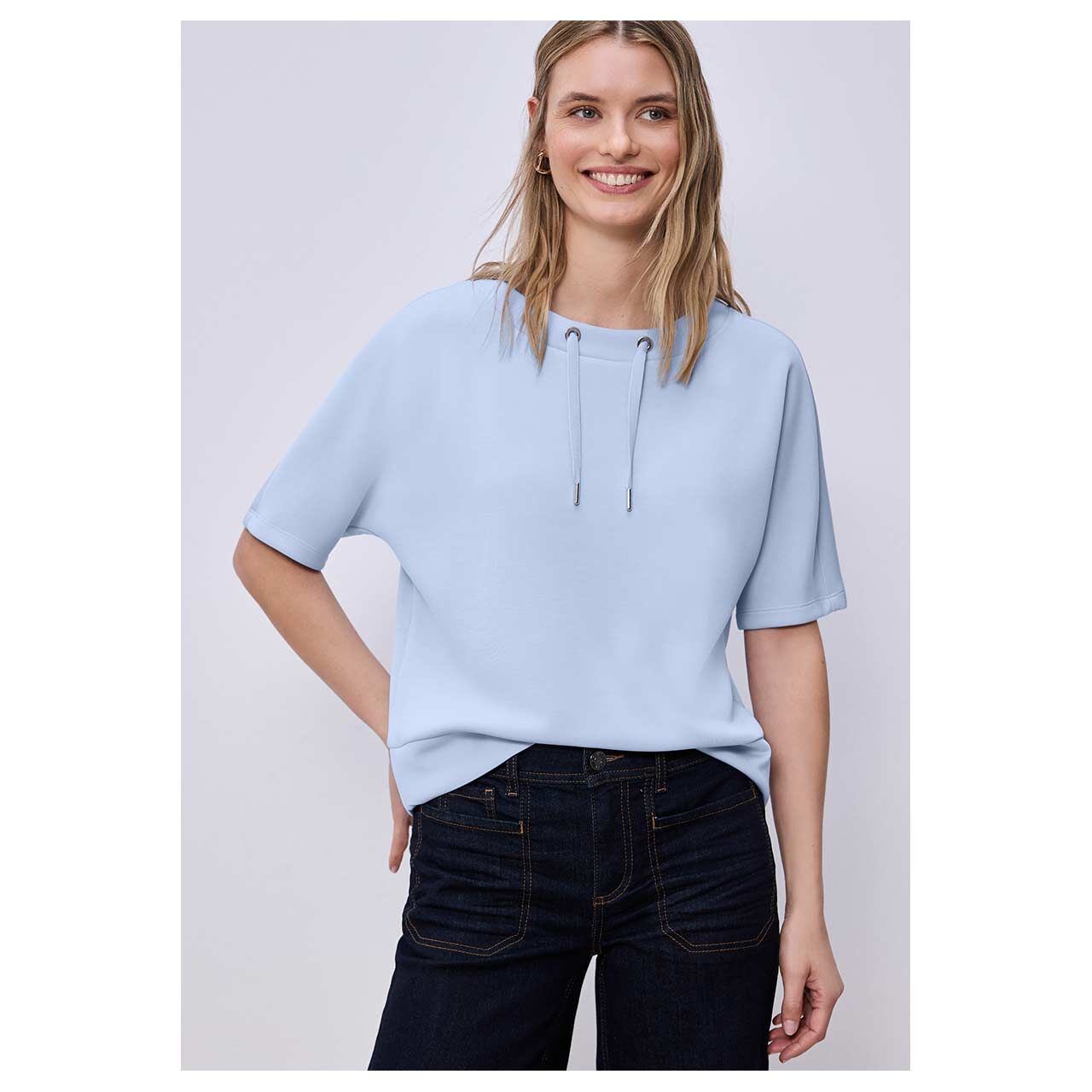 Damen T-Shirt Silk Look von Street One in Hellblau, Vorderansicht am Model