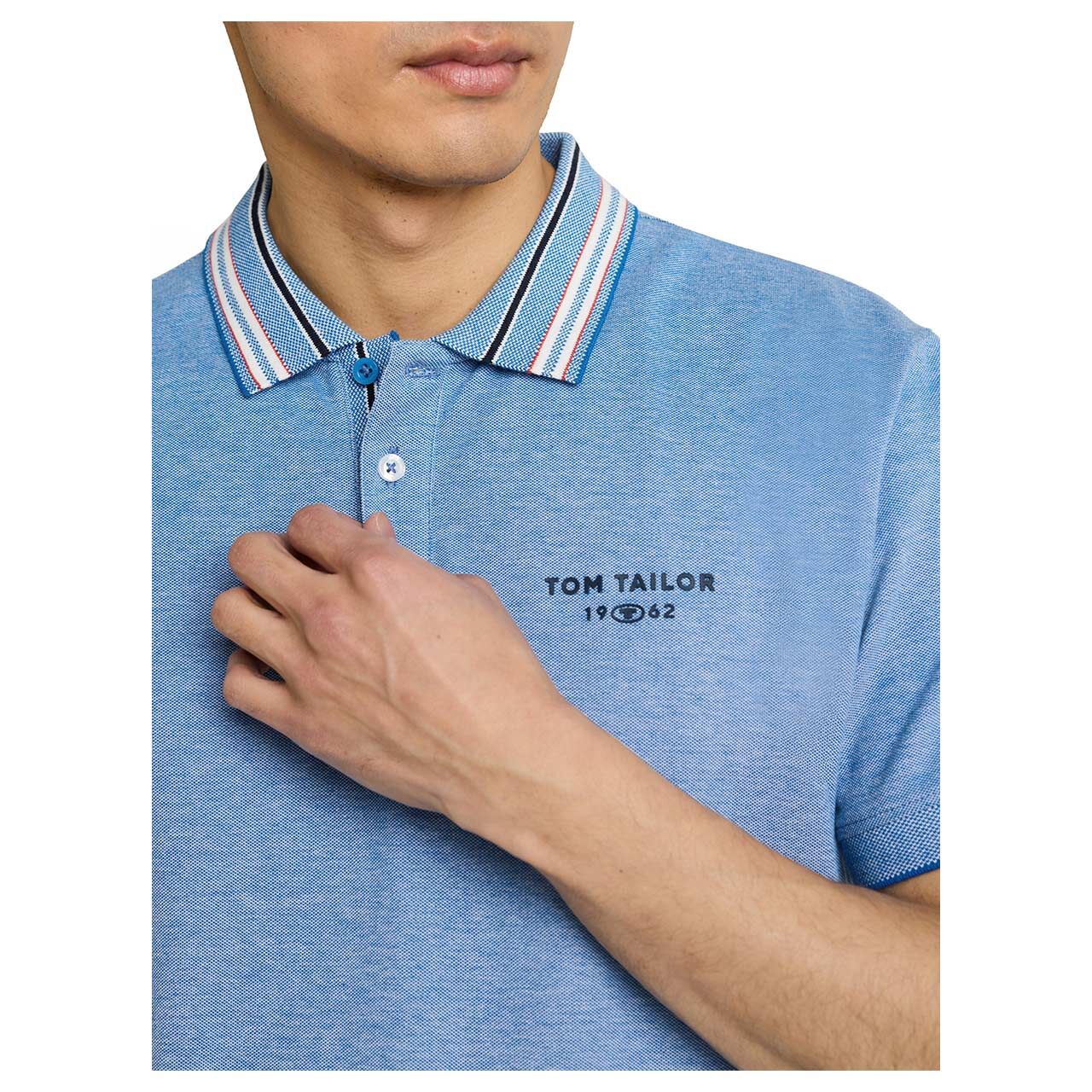 Herren Poloshirt von Tom Tailor in Blau meliert, detaillierte Vorderansicht am Model
