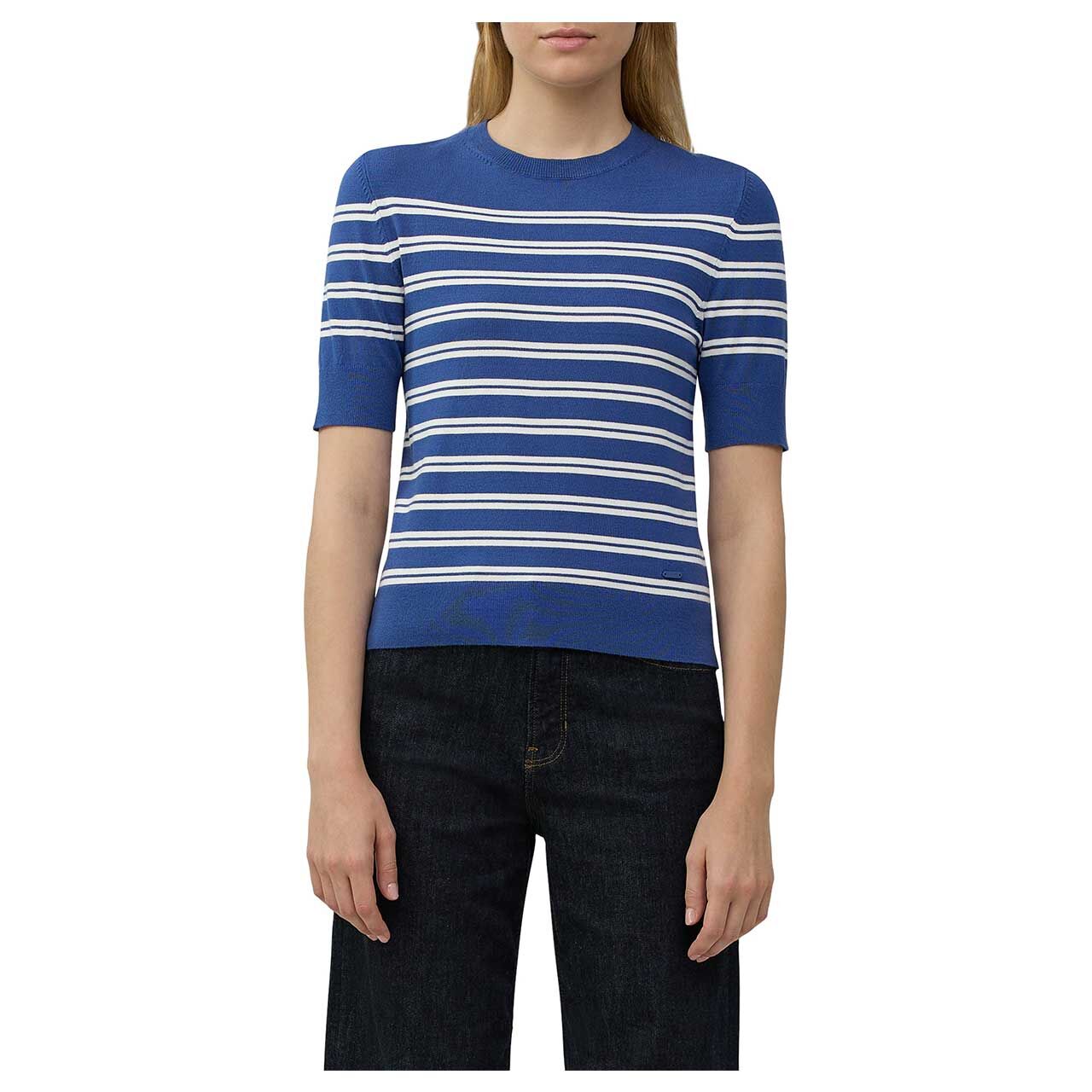 Damen Kurzarm Pullover von s.Oliver in Blau gestreift, detaillierte Vorderansicht am Model