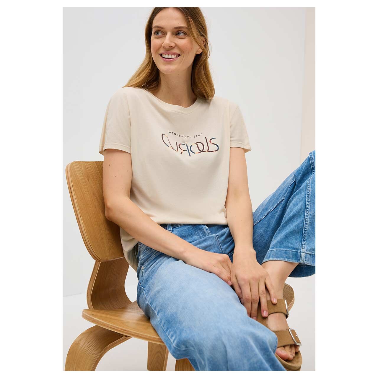 Damen T-Shirt Multicolor Curious von Cecil in Beige, Vorderansicht mit sitzendem Model