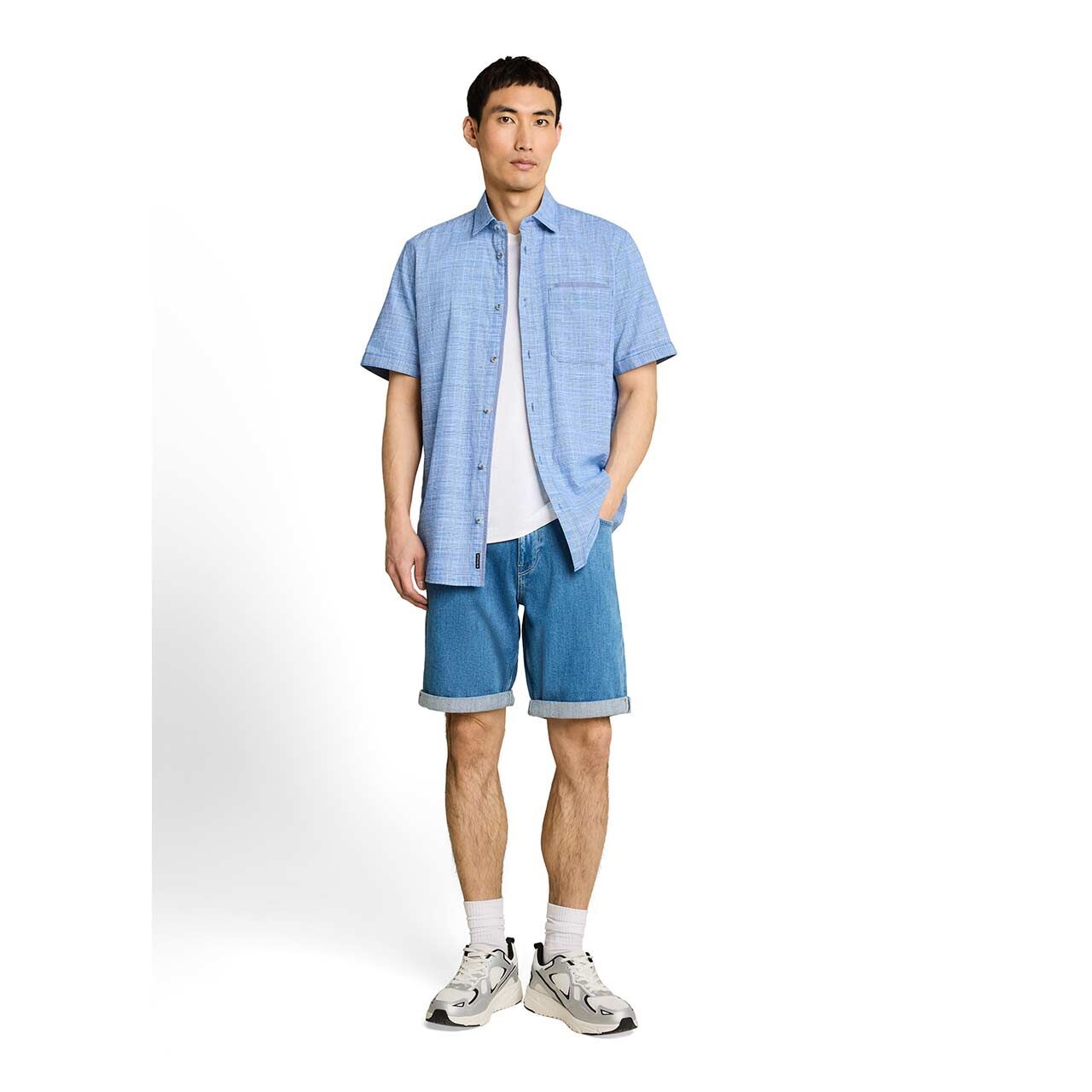 Herren 1/2 Arm Hemd  von Tom Tailor in Blau kariert, Ganzkörperansicht am Model