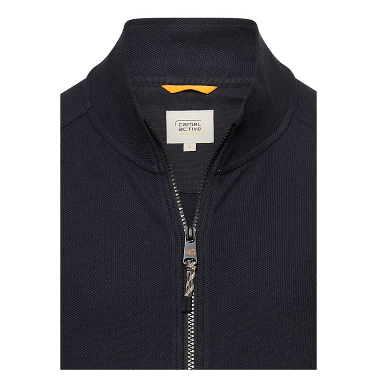 Herren Sweatjacke von Camel active in der Farbe Dunkelblau, Detailansicht Kragen vorne
