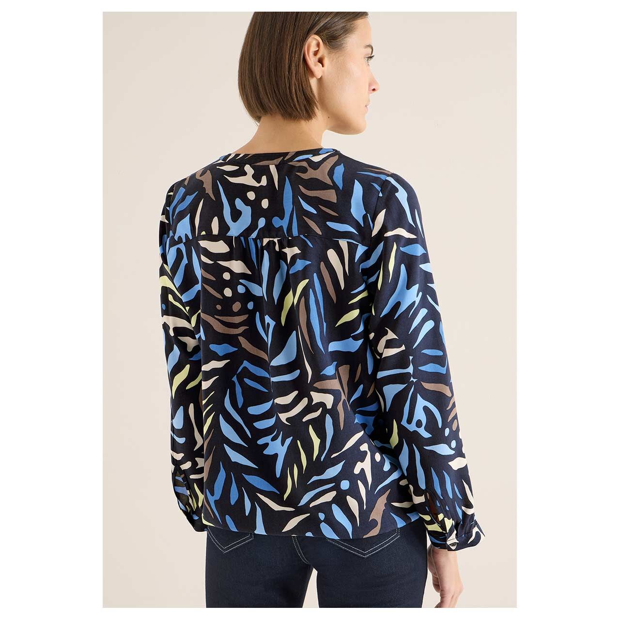 Damen Langarm Bluse Allover Print von Cecil in Dunkelblau mit Print, Rückansicht am Model