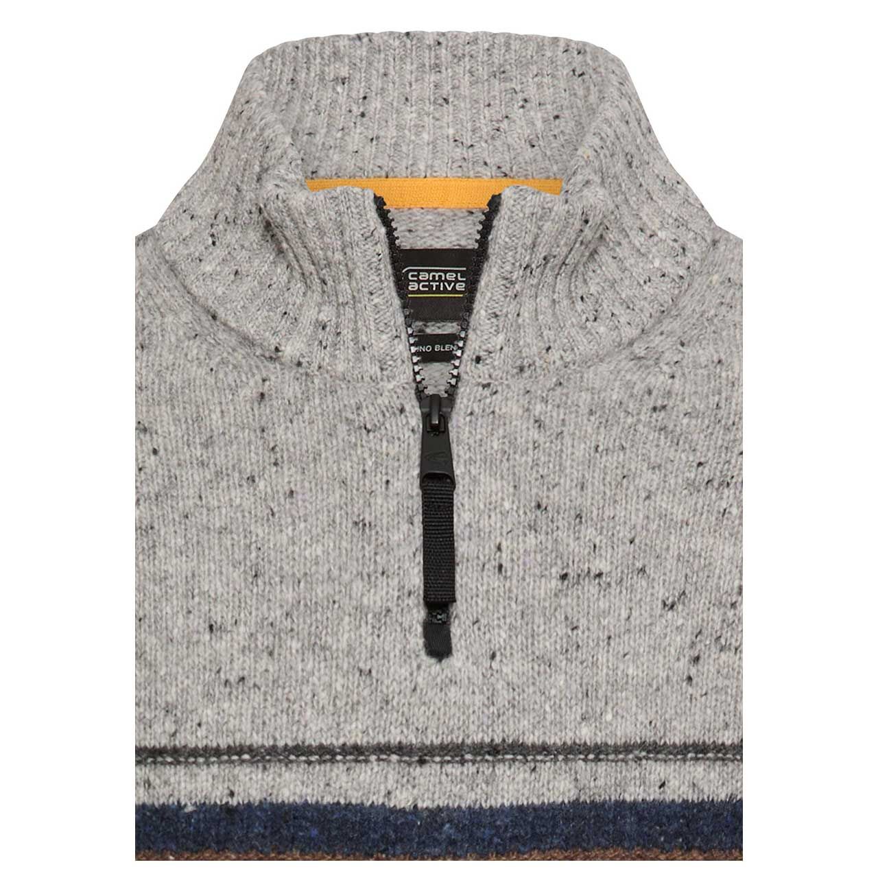 Herren Pullover Troyer von Camel active in der Farbe Hellgrau meliert, detaillierte Vorderansicht Kragen