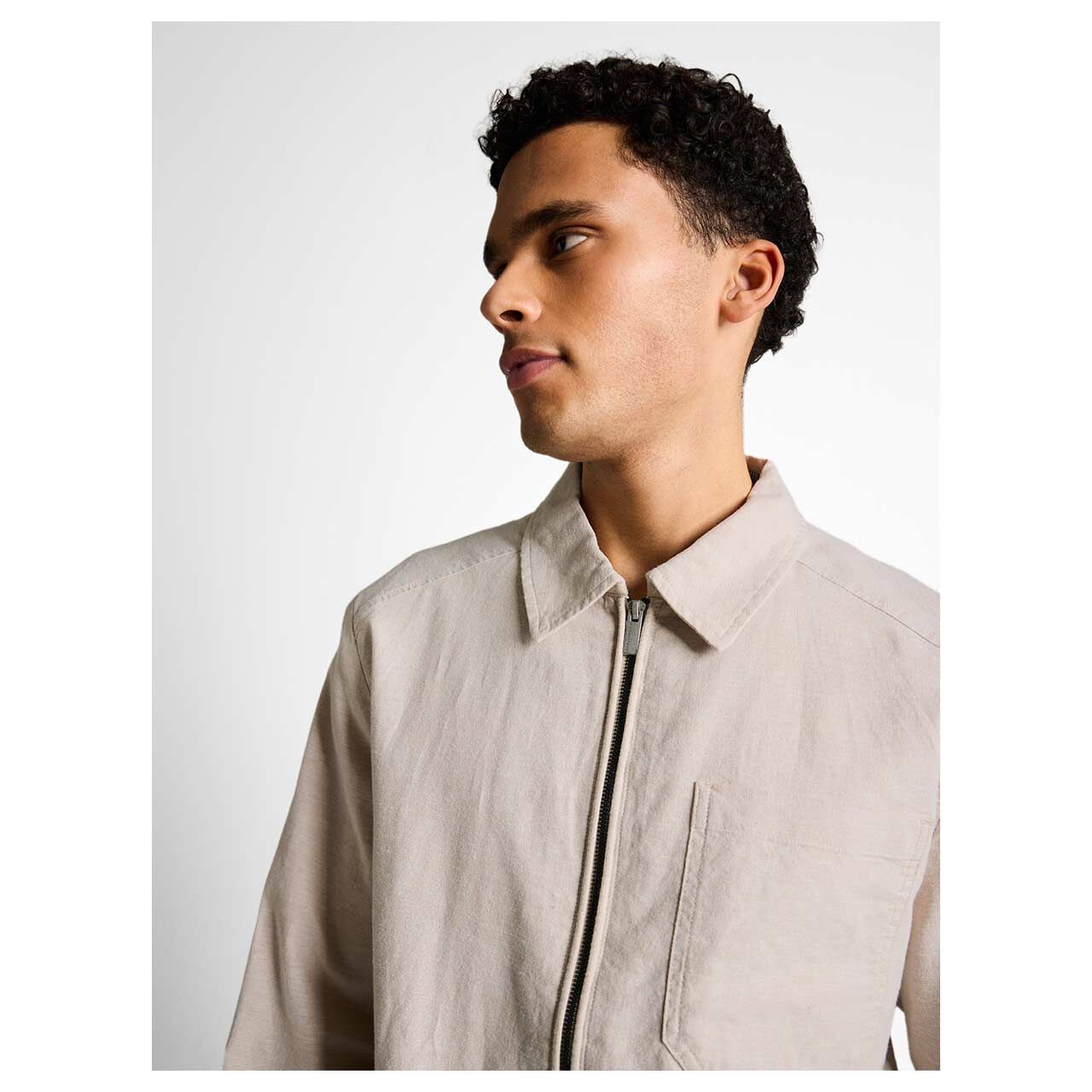 Tom Tailor Herren Jacke Cotton Linen Jacket in Beige meliert, detaillierte Vorderansicht am Model