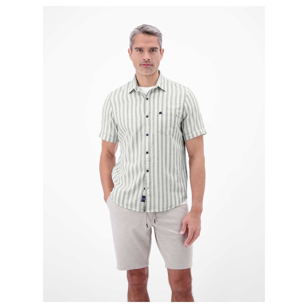 Herren 1/2 Arm Hemd von Lerros in Weiß gestreift, Vorderansicht Model